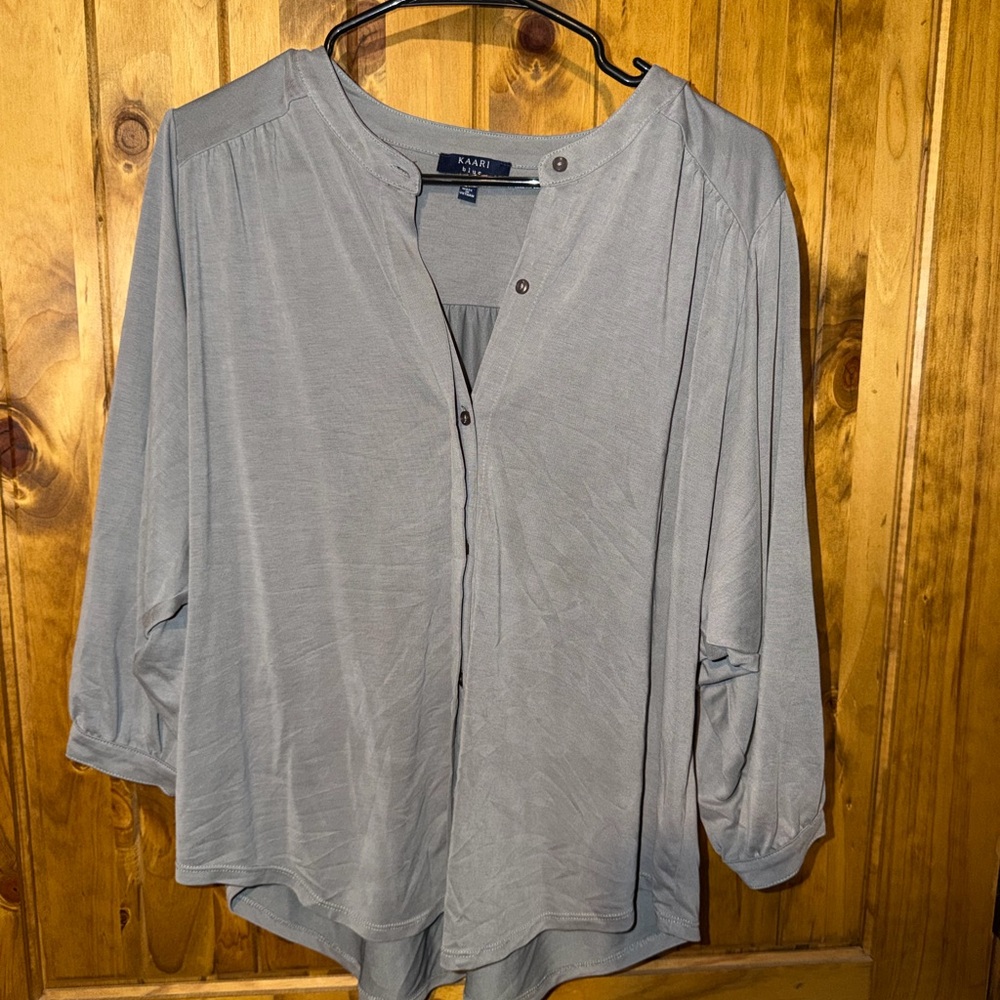Kaari Blue Women's Gray Button-Down Shirt